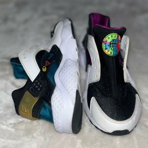 Nike harachi’s , size 5 , kids shoe